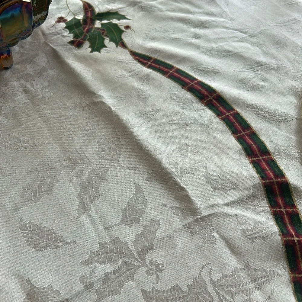 Used Lenox Holiday Collection: Salad Plate, Dinner Plate Set, and Tablecloth - Picture 5 of 5